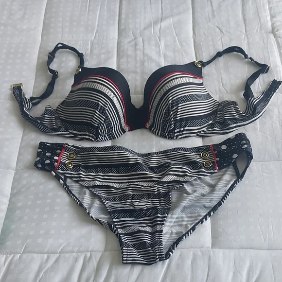 Classic Black and White Striped Bikini with Adjustable Straps - Picture 1 of 10
